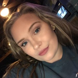 Meet your Posher, Amelia